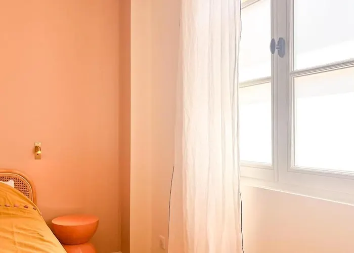 Large House, Very High Standing *