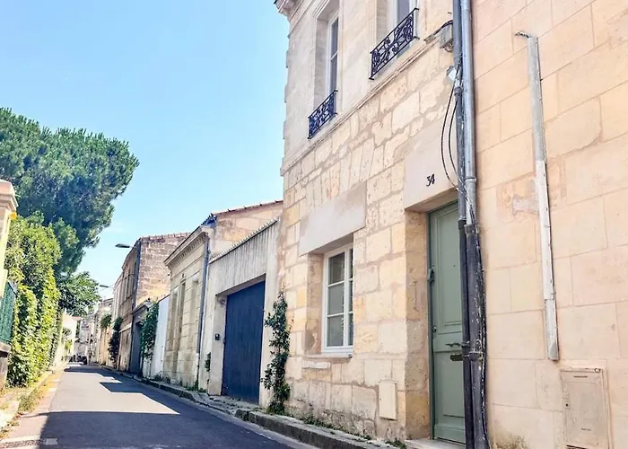 Large House, Very High Standing *