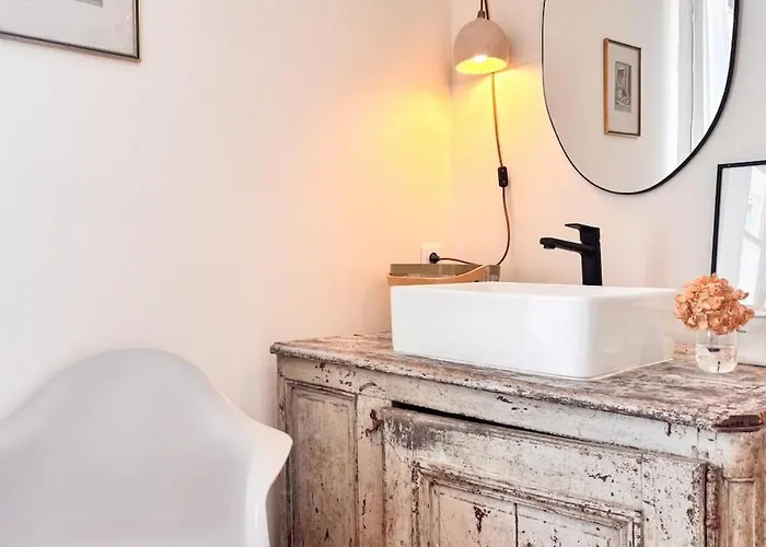 Large House, Very High Standing Villa