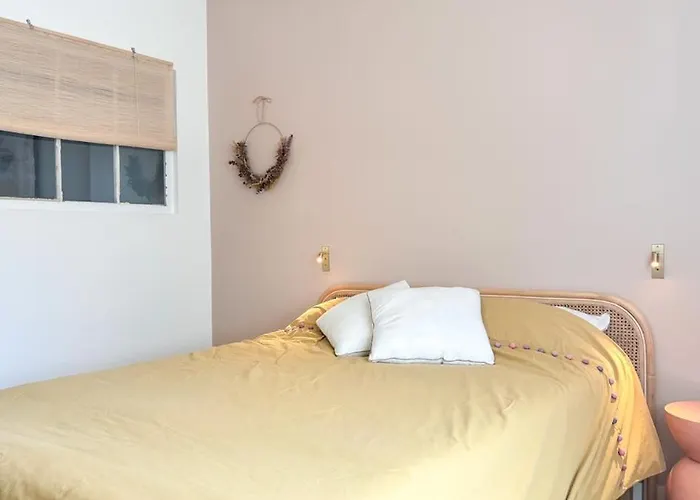 Large House, Very High Standing *