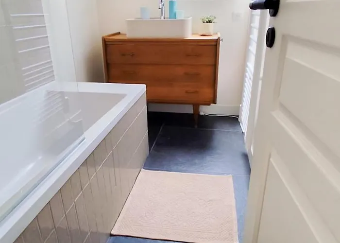 Large House, Very High Standing Villa *