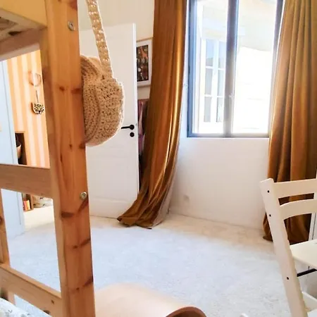 Large House, Very High Standing *