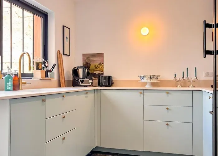 Large House, Very High Standing Bordeaux