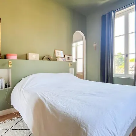 Large House, Very High Standing Burdeos