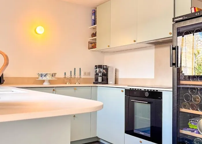 Large House, Very High Standing Villa *