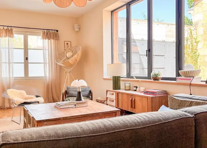 Large House, Very High Standing Villa Burdeos